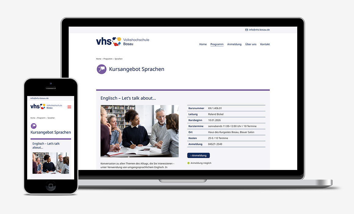 Website der VHS Bosau auf einem Smartphone und einem Laptop